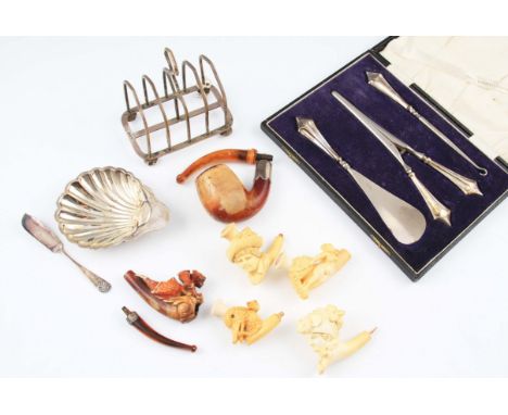 A lot to include an Edwardian silver four slice toast rack, hallmarked Chester 1906, together with a cased silver shell and k