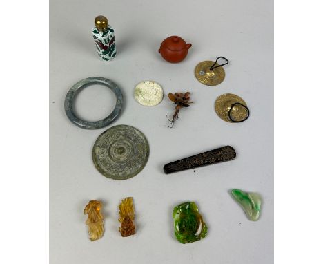 A COLLECTION OF CHINESE ITEMS INCLUDING JADE 