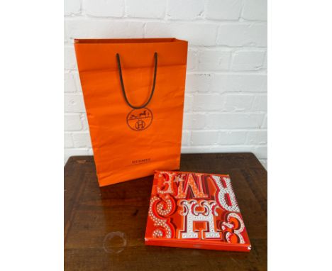 AN HERMES SILK SCARF 'DE PASSAGE A MOSCOU' IN ORIGINAL BOX AND BAG, 