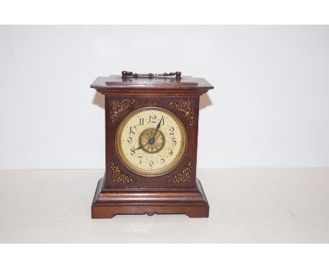 Mantel clock