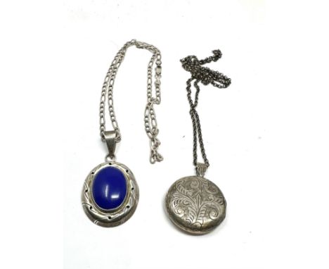 2 vintage silver pendant necklaces weight 43g 