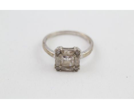 9ct gold multi-cut cz set cluster ring (2.3g) 