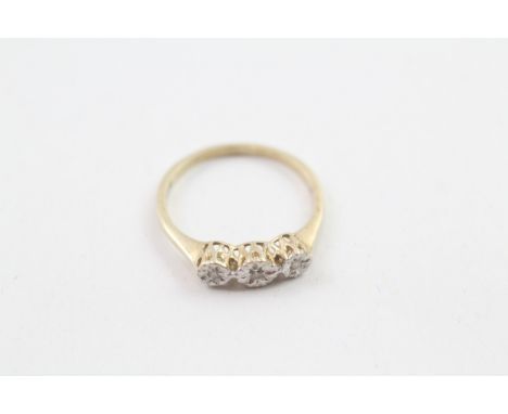 9ct gold diamond three stone ring (1.3g) 