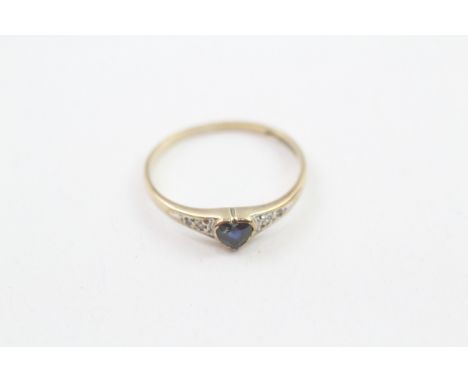 9ct gold vintage heart shape sapphire &amp; diamond ring (1.1g) 