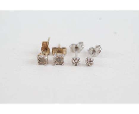 2 x 9ct gold diamond set solitaire stud earrings (0.8g) 