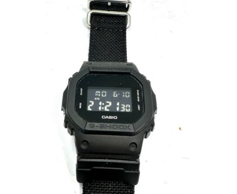 Casio G-Shock quartz gents wristwatch uthe watch is ticking 