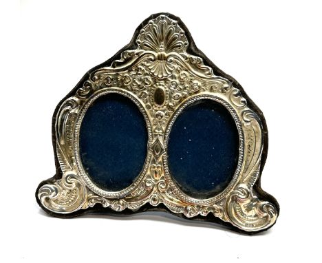 Vintage silver picture frame measures approx 15cm by 18cm wide 