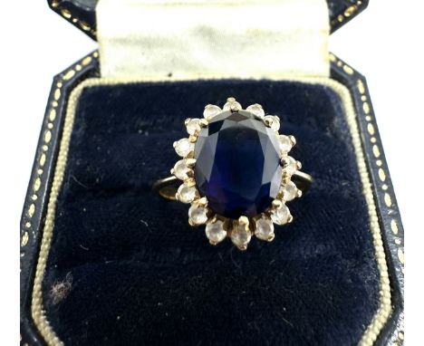 14ct gold blue &amp; white gemstone ring weight 3.8g 