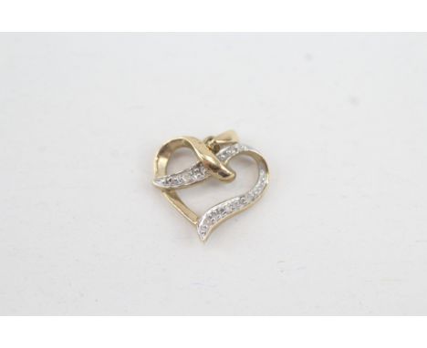 9ct gold diamond heart shaped pendant (0.9g) 