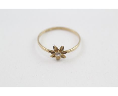 9ct gold c set floral stacking ring (0.9g) 