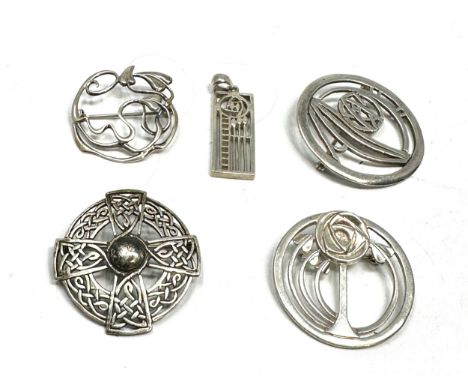 5 vintage silver celtic brooches &amp; pendants inc carrick etc weight 34g 