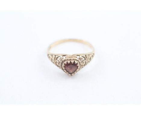 9ct gold vintage garnet patterned ring (1.4g) 
