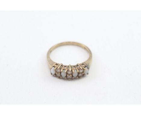 9ct gold opal &amp; cubic zirconia ring, claw set (1.7g) 