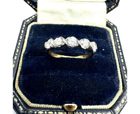9ct gold white gemstone set ring weight 2.1g 