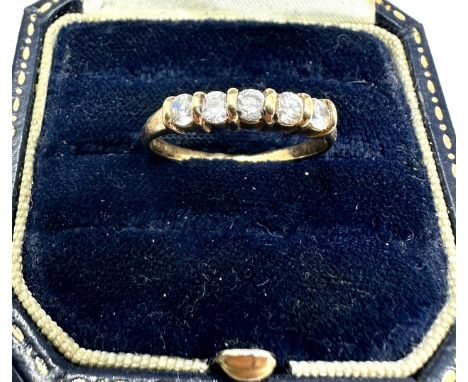 9ct gold white gemstone ring weight 1.6g 