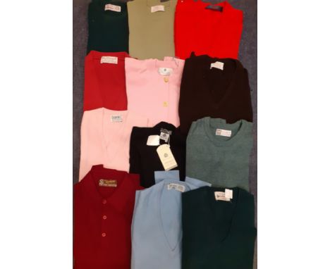 A quantity of mixed gents and ladies woollen and cashmere knitwear to include Ballantyne, Scotch House and Pringle, various s