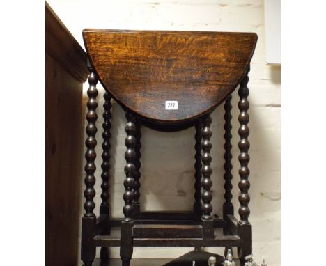 An 18" oak gate leg table on bobbin turned legs 