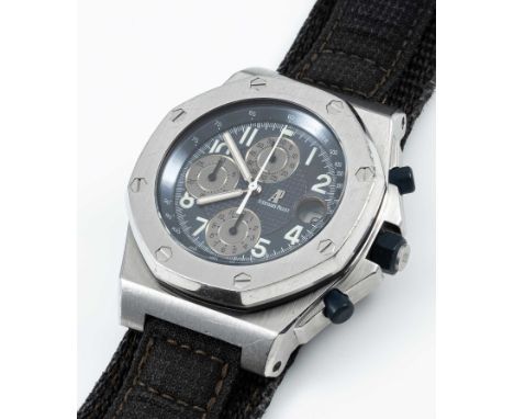 A GENTLEMAN'S STAINLESS STEEL AUDEMARS PIGUET ROYAL OAK OFFSHORE CHRONOGRAPH WRIST WATCHCIRCA 2001, REF. 25770ST WITH BLUE "E