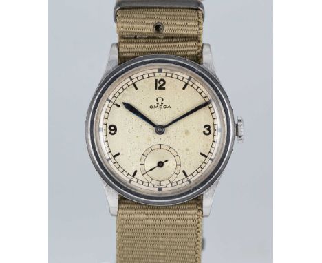 A GENTLEMAN'S STAINLESS STEEL OMEGA WRIST WATCHCIRCA 1930s, REF. 9105071 WITH STEPPED BEZEL & SECTOR DIALMovement: 15J, manua