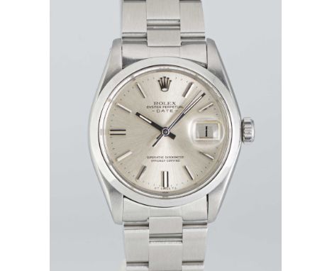 A GENTLEMAN'S STAINLESS STEEL ROLEX OYSTER PERPETUAL DATE BRACELET WATCHCIRCA 1972, REF. 1500 WITH SILVER SIGMA DIALMovement: