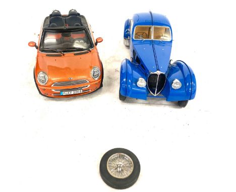Auto cars 1/18 Bugatti model and a Kyosho 1/18 mini cooper, both unboxed