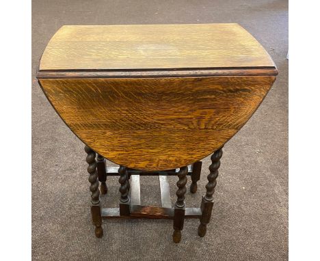 Small oak barley twist gate leg table measures approx 28 inches tall 23 inches wide 13 inches depth (when closed)