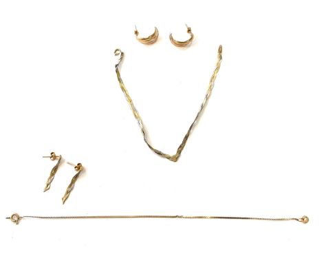 Selection of 9ct gold hallmarked jewellery includes bracelets etc total weight 3.2grams