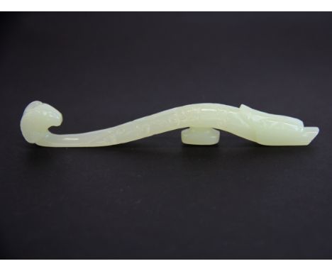 A lovely Chinese mutton fat jade shoulder buckle with rams head hook and dragons head top, L. 15.5cm.