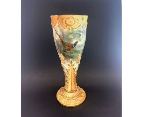 A fine hand painted Royal Worcester blush goblet vase c. 1904 by James Stinton (Condition: No visible damage or repair) H. 22