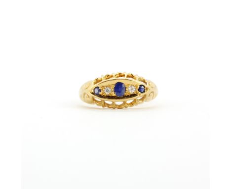 An antique Edwardian 18ct yellow gold sapphire and diamond set ring, (K.5). Approx weight. 2g.