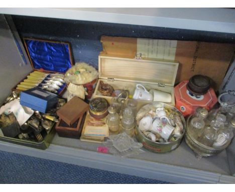 A mixed lot to include cruet sets, cased cutlery, compacts, ordnance survey map and other items 