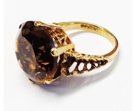 A 375 (9ct.) gold ring, set with large circular smokey quartz stone - size K