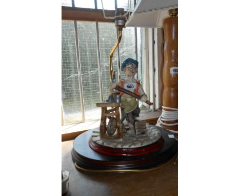 A table lamp with Capodimonte style figurine set on wooden base