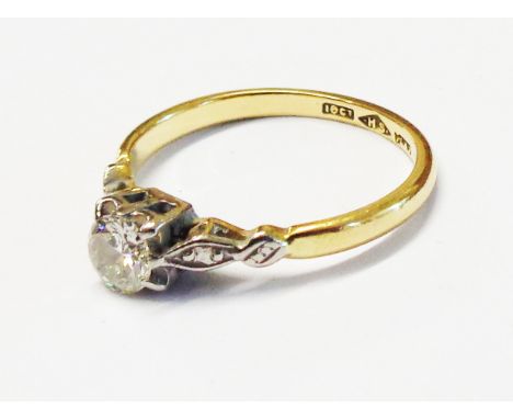 A marked 18ct and PLAT diamond solitaire ring - size K