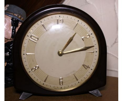 SMITHS MILITIARY BAKELITE MANTEL CLOCK. Smiths vintage bakelite military mantel clock with crows foot, H ~ 19cm