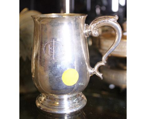 HALLMARKED ELKINGTON SILVER TANKARD. Hallmarked silver tankard, Elkington & Co, Birmingham 1964, H ~ 11cm