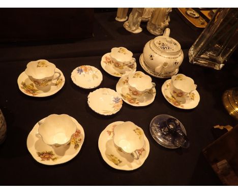 Quantity of mixed Shelley ceramics including teapot