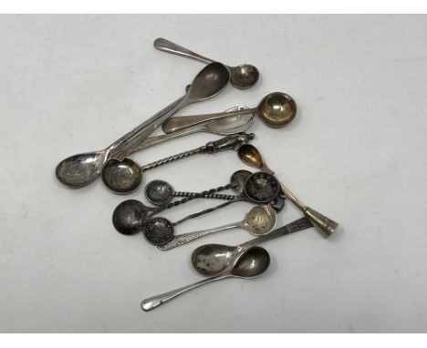 Twelve various silver salt spoons and a William IV silver gilt medicine spoon (13)