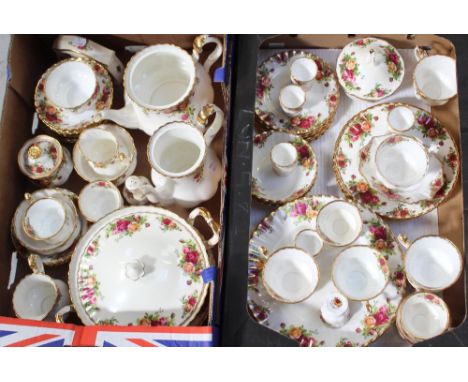 A quantity of Royal Albert 'Old Country Roses' to include six dinner plates, side plates, cake plates, vegetable tureen, teap