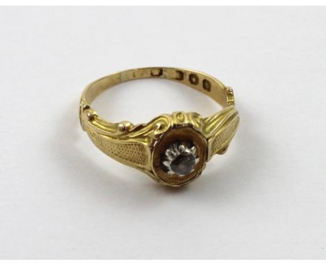 An 18ct gold ladies' dress ring set with small rose-cut diamond, size O, approx 3.8g.