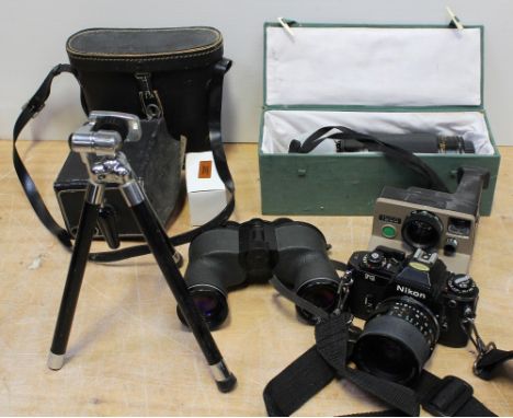 A group of cameras to include a Tamron 35mm example, a Polaroid Land Camera, a Box Brownie, a cased Vivitar lens, a Vivitar M