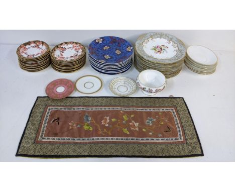 A mixed lot to include Royal Crown Derby 2649 pattern saucers, early 19th century Spode plates, Coalport plates and other ite