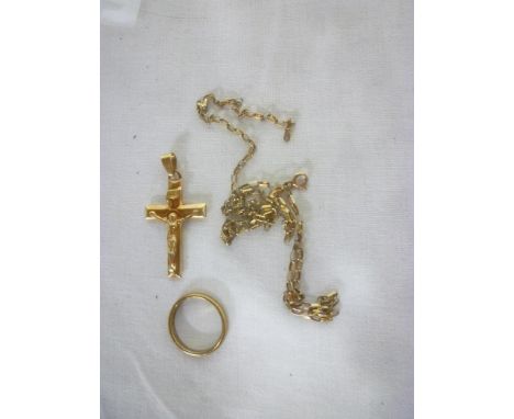 9ct gold crucifix pendant with chain &amp; a 9ct gold wedding band (2)