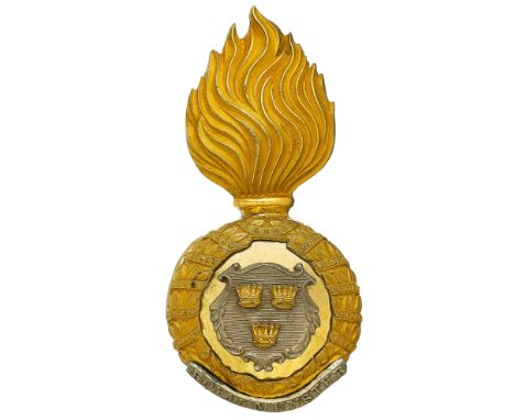 Badge. Royal Munster Fusiliers post 1881 Officer’s fur cap grenade A very fine rich silver and gilt flaming example. The ball