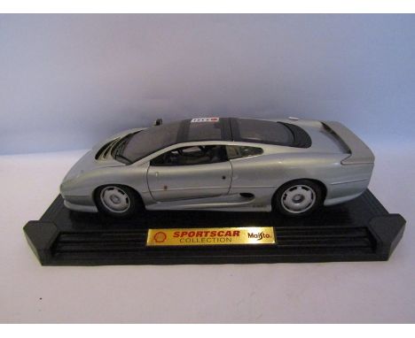 A Maisto Sportscar Collection diecast 1:12 Jaguar XJ220