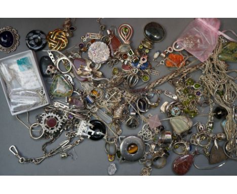 Collection of Mainly Silver Costume Jewellery 