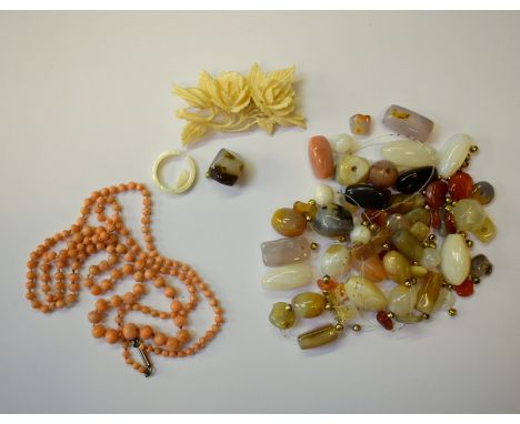 A quantity of loose multi-shaped and coloured beads including chalcedony, polished quartz and agate etc to/w an antique gradu