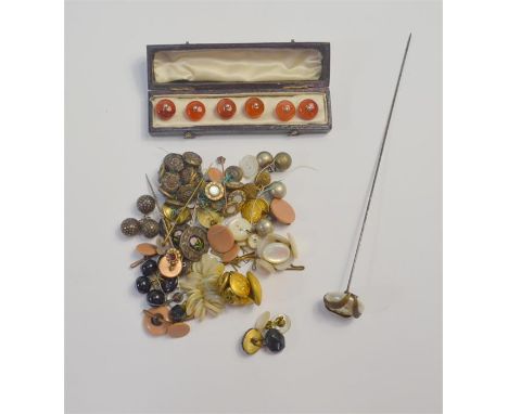 A set of six cased round cornelian buttons to/w mabe pearl hat pin and a collection of vintage and earlier buttons and studs 