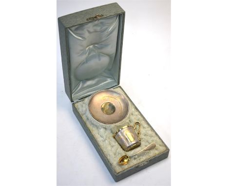 A German 800 grade and parcel gilt coffee cup, saucer and spoon, with organic foliate engraving in the Art Nouveau manner, in