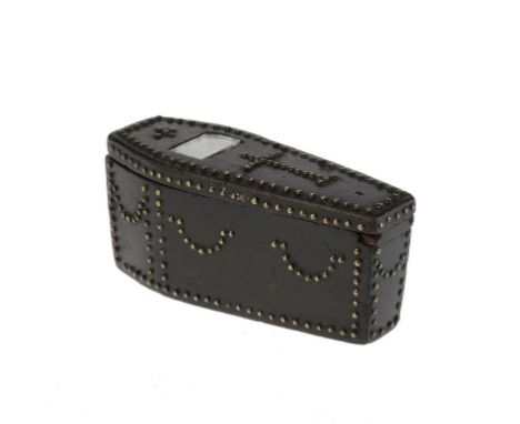 AN ENGLISH EBONISED MAHOGANY COFFIN NOVELTY SNUFF BOX AND SLIDING LID, EARLY 19TH CENTURY  with brass pinhead ornament, 9cm l